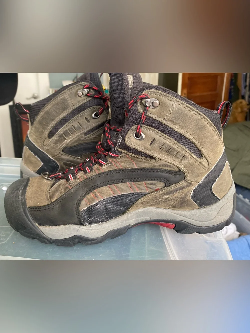 Keen Boots Men Size 10.5 Revel Boots Brown Leather Waterproof Insulated Hiking